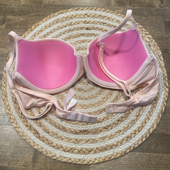 PINK Victoria's Secret Wear Everywhere Lightly Lined Bra in Size 34B - Picture 3 of 6